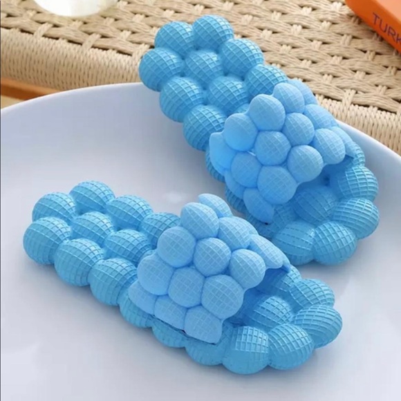Shoes - Massage Bubble Slides